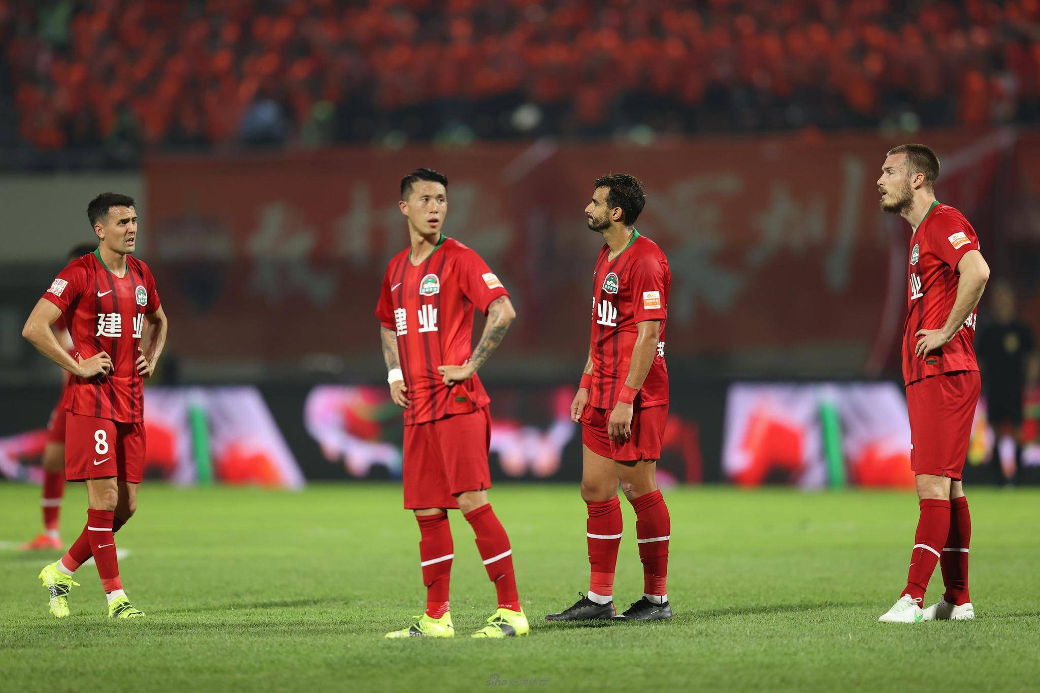 日本队鏖战英格兰队，奥恰洛夫带队取胜