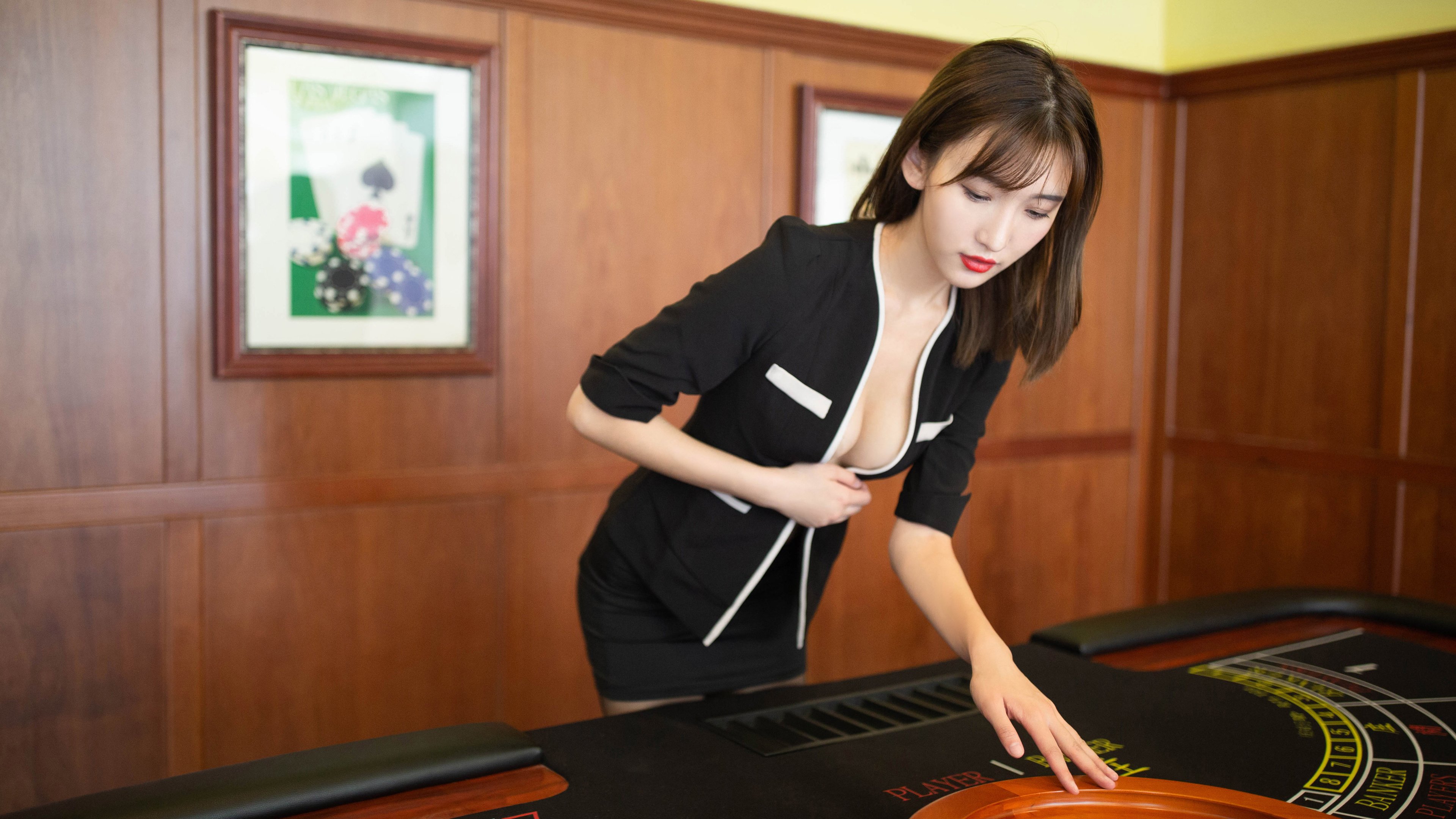 您提出的关键词组合存在一个有趣的事实矛盾—吉林队是中国CBA联赛球队，浓眉（安东尼·戴维斯）则是NBA球员。因此，直接写这场比赛是无法实现的